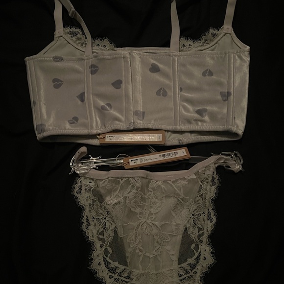 SkimsHeart Patterned Lace Trim Intimate Set - Picture 2 of 5